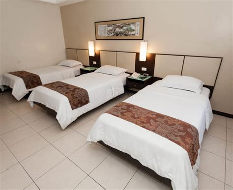 888 hotel iloilo|Very budget.